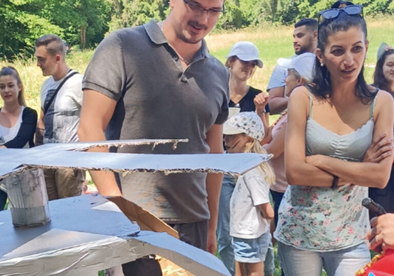 leo-lagrange-roul-poussette