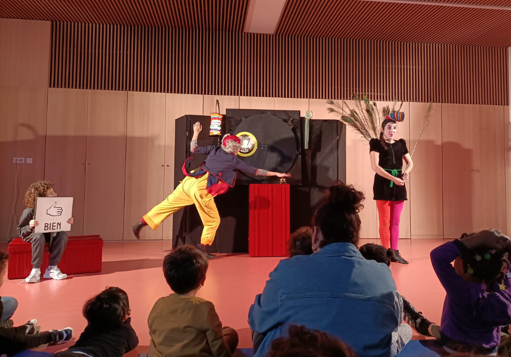 leolagrange-actu-petite-enfance-spectacle-lampion-2