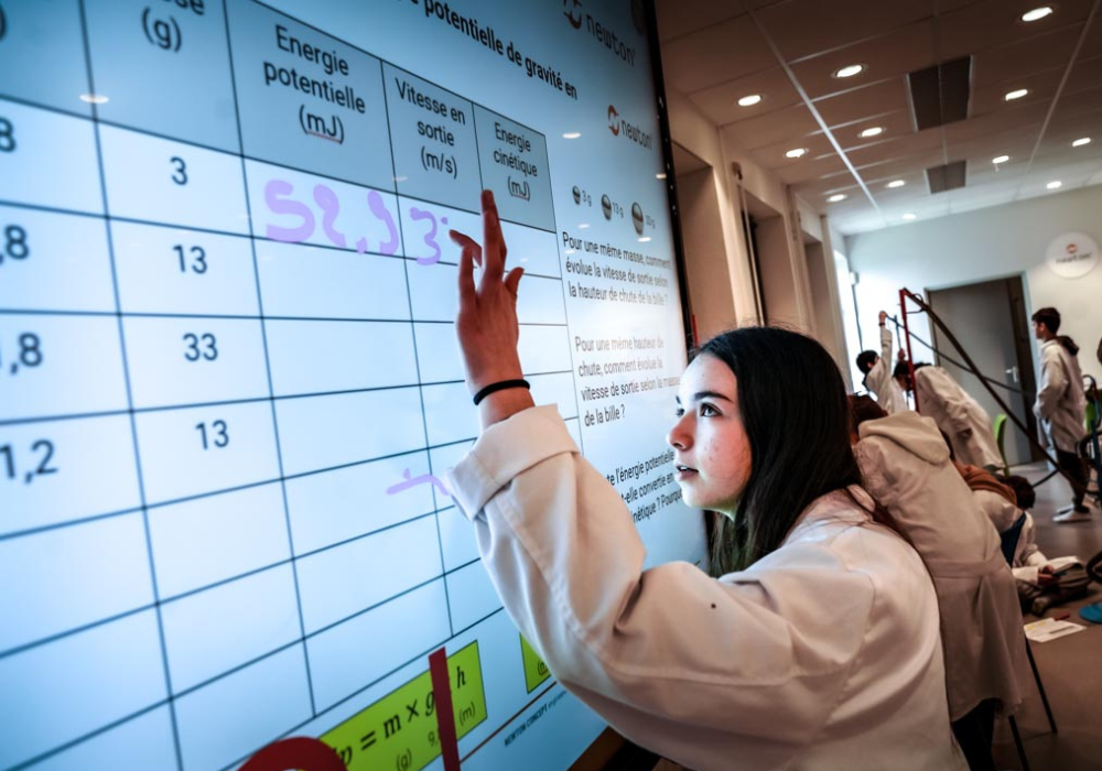 leo-pro-newton-room-angers-collegienne-ecran