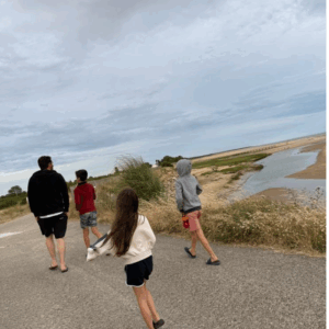 La famille d'Angélique accompagnée pour son départ en vacances