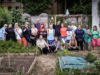 Habitants du quartier Saint-Mauront cultivant ensemble un jardin partagé à Marseille