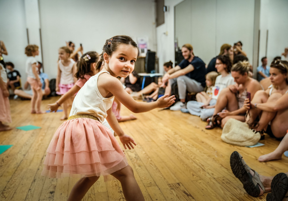 Atelier danse contemporaine au centre social Joliette République à Marseille