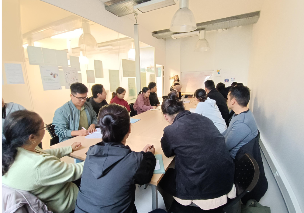 leo-pro-formation-civique-paris-llf-2025-1 Participants à la formation civique OFII à Paris animée par Léo Lagrange Formation