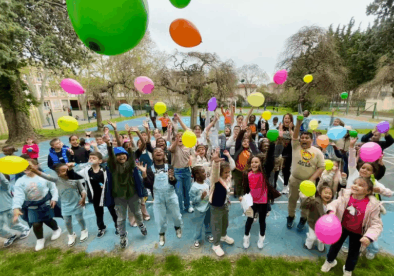 Enfants lors d'un atelier sur les droits de l'enfant et la lutte contre le harcèlement