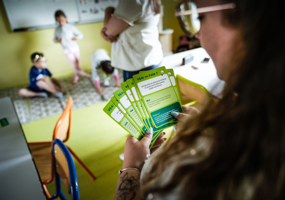 Utilisation du jeu Super-Cap en accueil de loisirs, pour sensibiliser les enfants au handicap