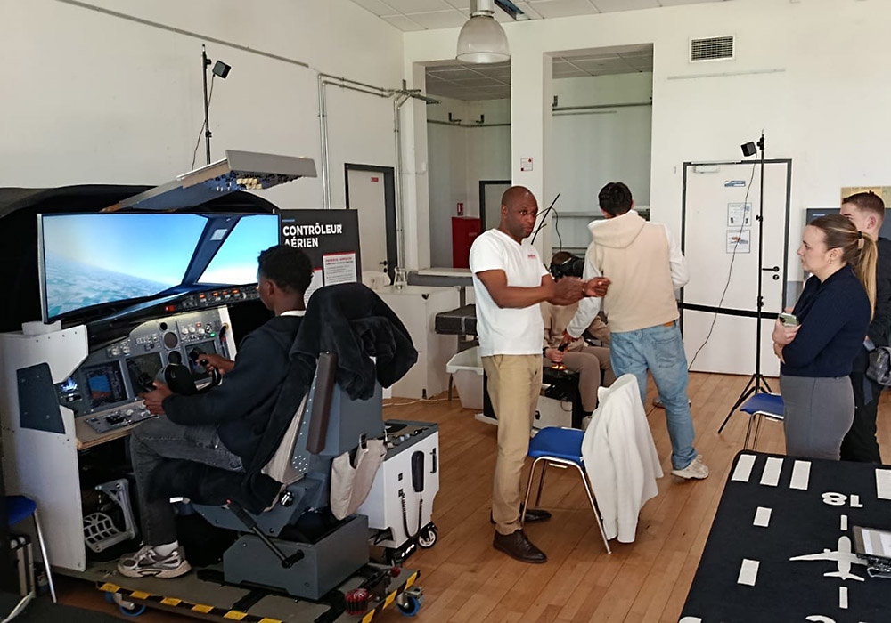 La Fédération Léo Lagrange et Boeing France font découvrir les métiers techniques, numériques et aéronautiques aux 13-25 ans à Brest