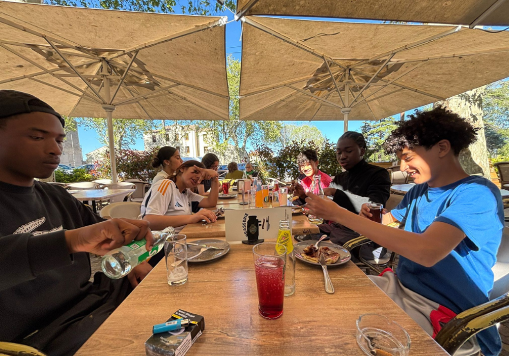 Raid sportif en PACA avec des jeunes des structures jeunesse Léo Lagrange Animation