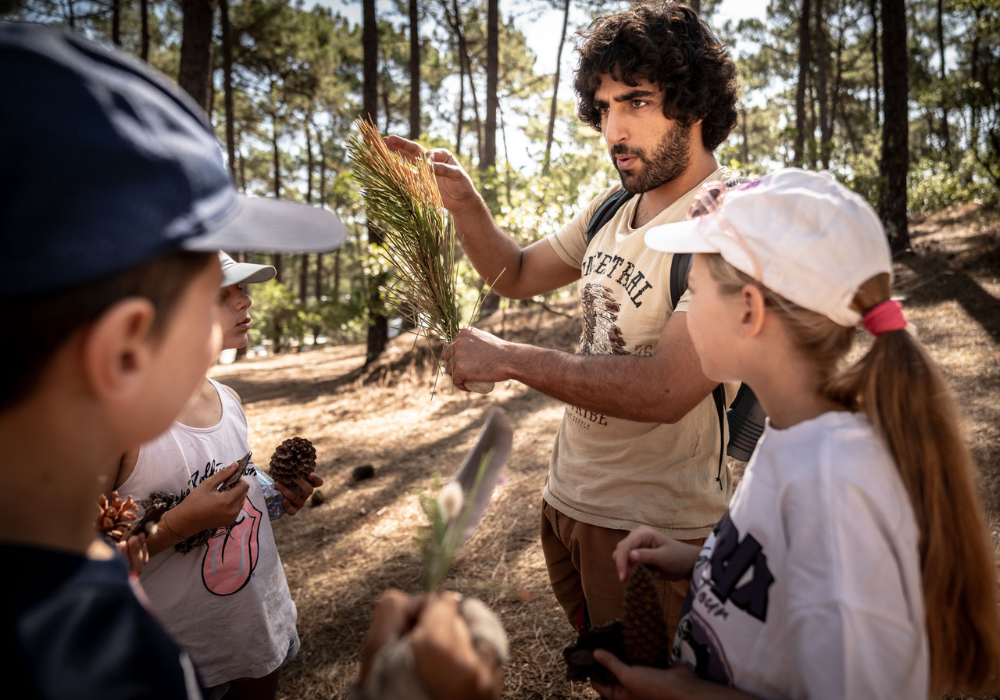 Pour le droit aux vacances de toutes et tous : une journée en colo avec LLA - balade en forêt