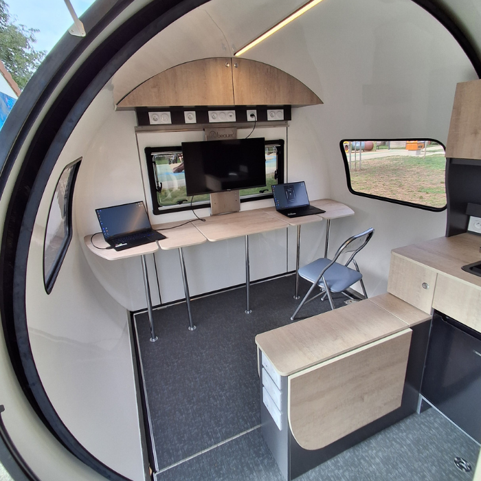à l'intérieur de la box mobile