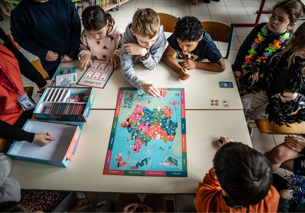 Présentation du jeu « À vol d'oiseau – le tour culturel des régions »