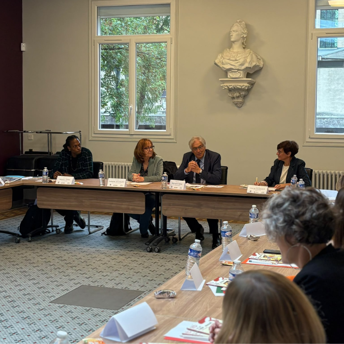 En mairie, pendant l'action de sensibilisation contre la corruption